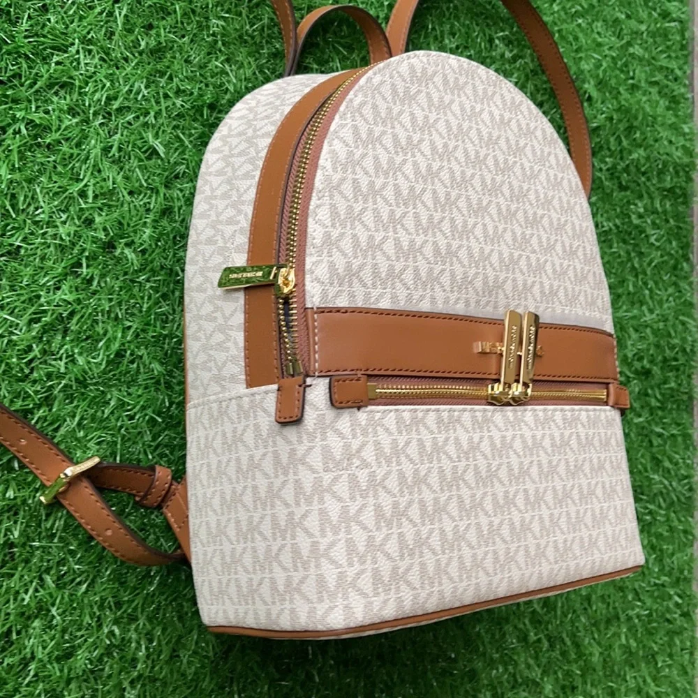 MICHAEL KORS Kenly Medium Backpack Signature Vanilla Bag